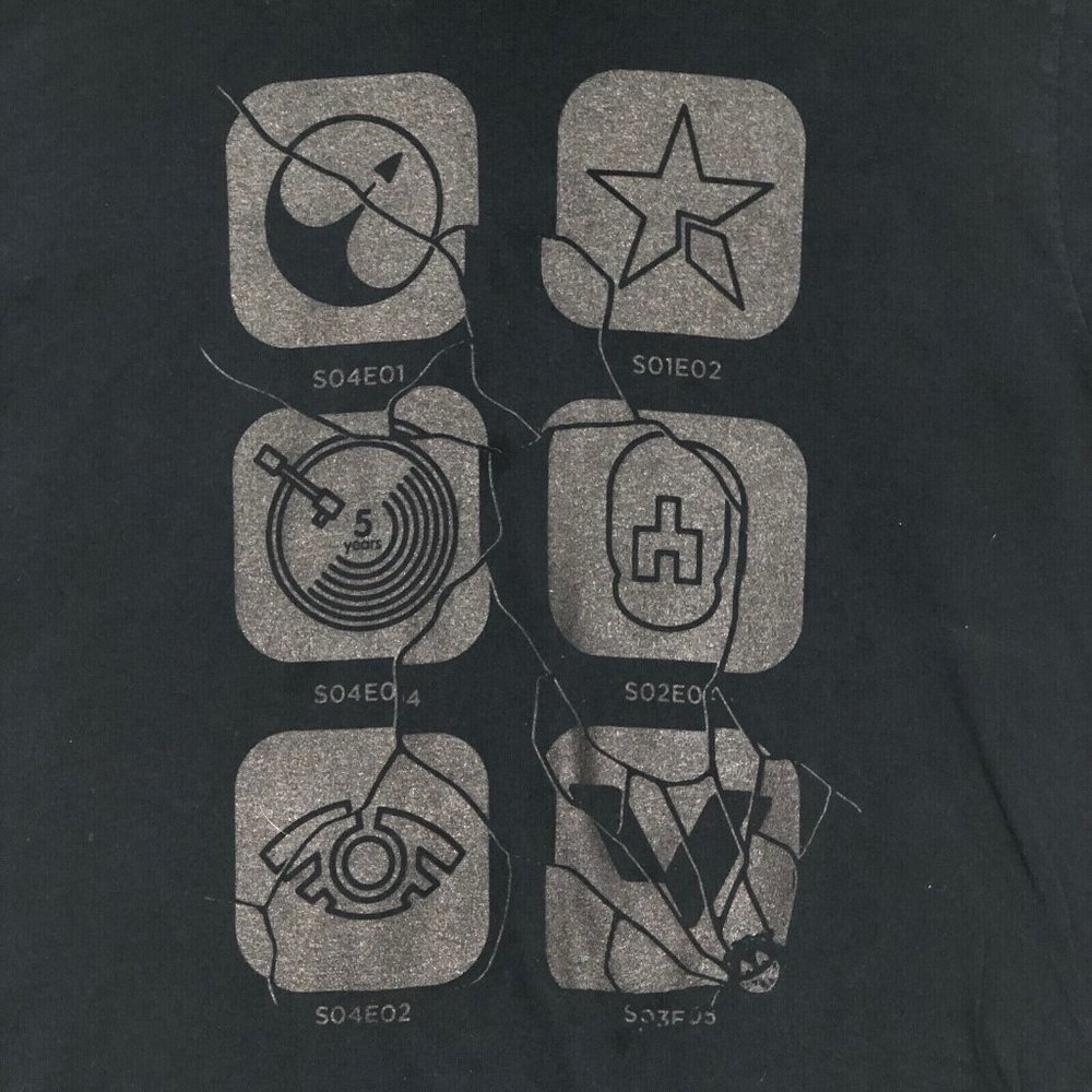 Black Mirror T-Shirt 3XL/Pin Bundle NWOT